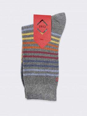 Kurze Socken mit mehrfarbigen Streifen