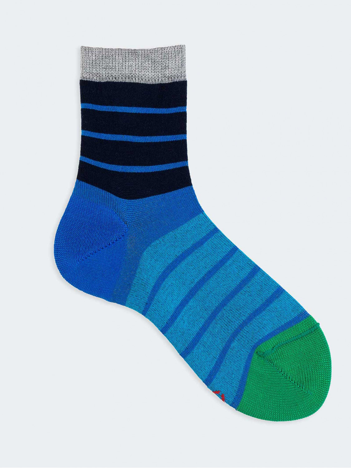 Kurze Socken für Jungen mit mehrfarbigen Streifen