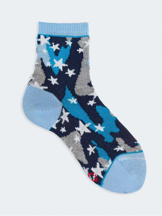 Kurze Socken für Jungen mit militärischem Muster und Sternen
