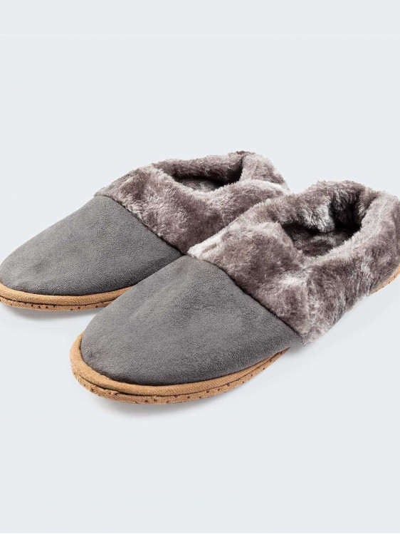 Man's padded slippers