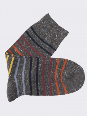 Kurze Socken mit farbigen Streifen