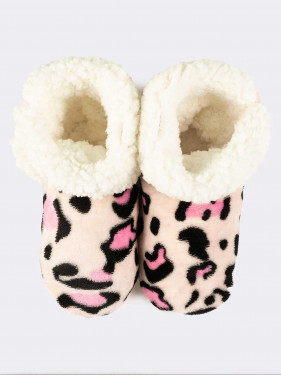 Women’s slippers animalier pattern