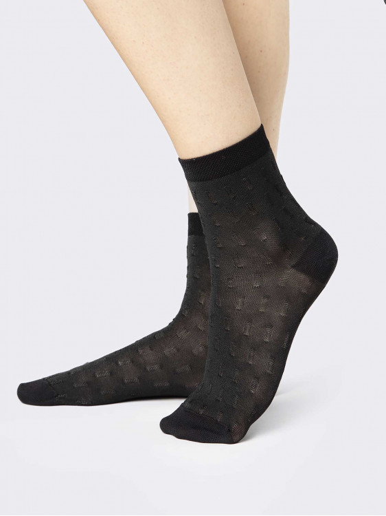 Women's embroidery patterned calf socks in fresh cotton