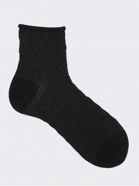 Women's embroidery patterned calf socks in fresh cotton