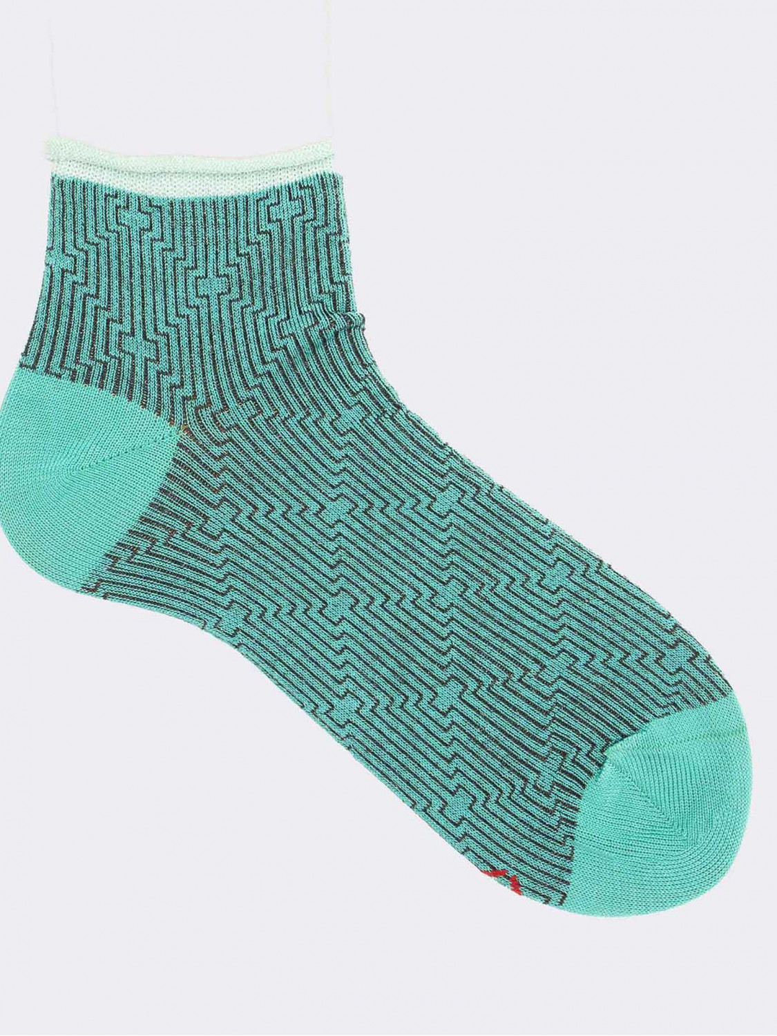 Women's geometrically patterned calf socks in fresh cotton