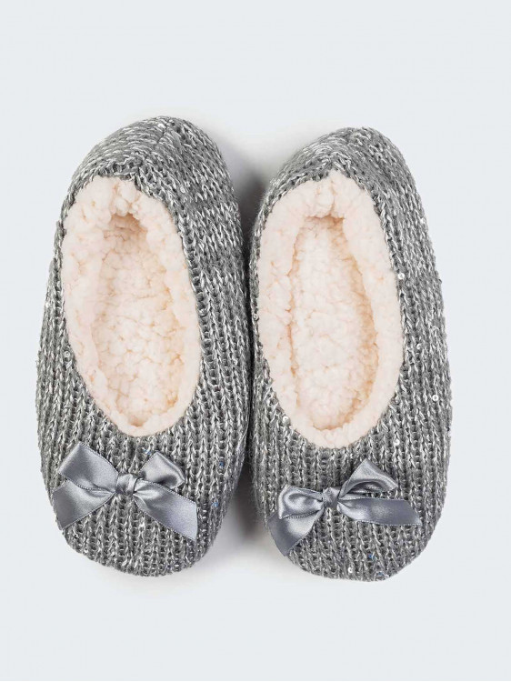 Baby slippers with flake