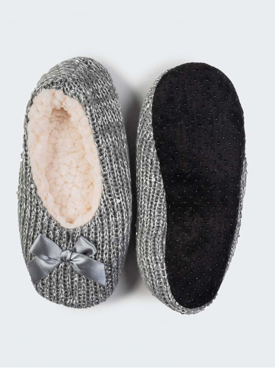 Baby slippers with flake