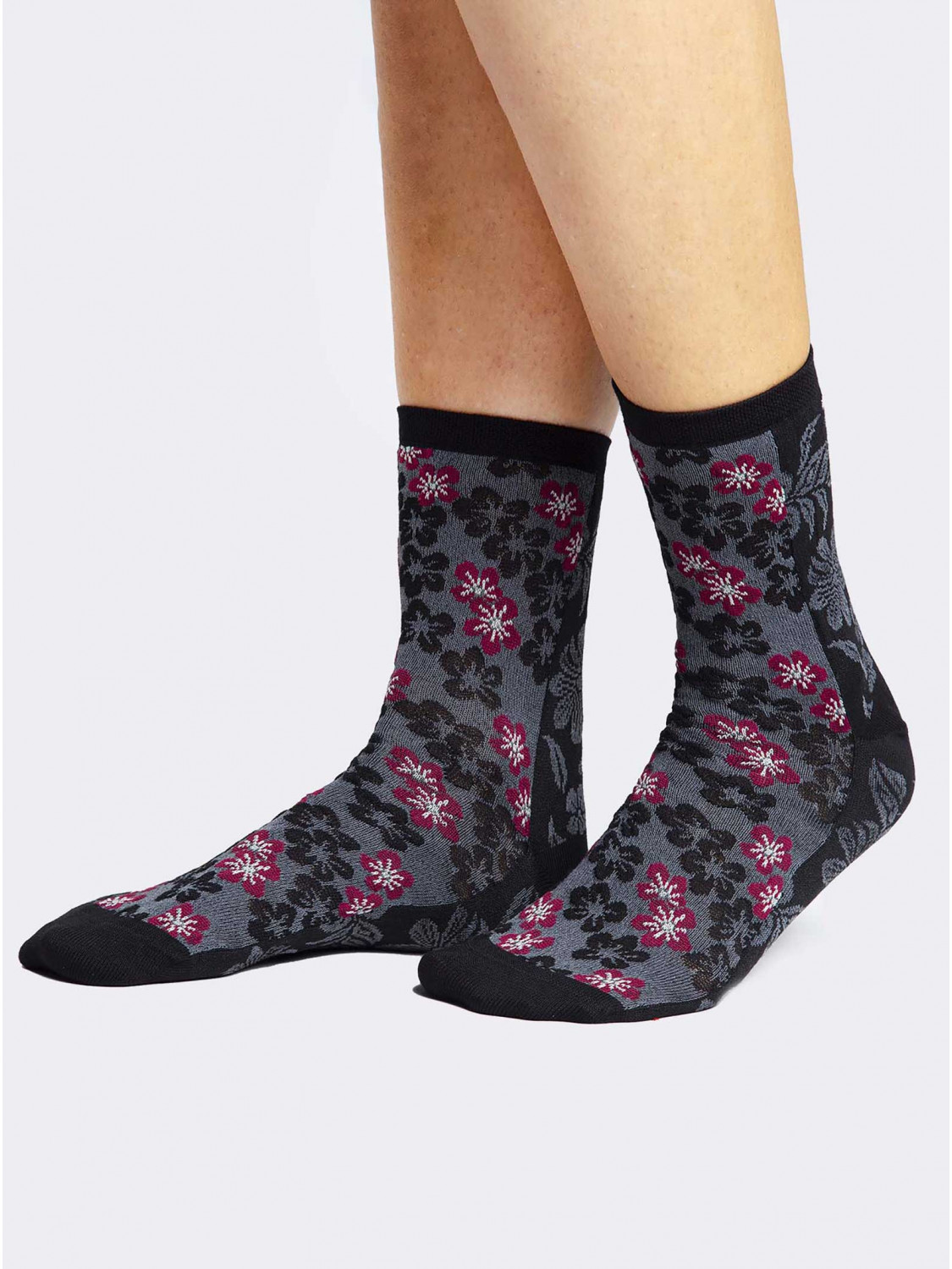 Kurze Damensocken mit Blumenmuster aus warmer Baumwolle