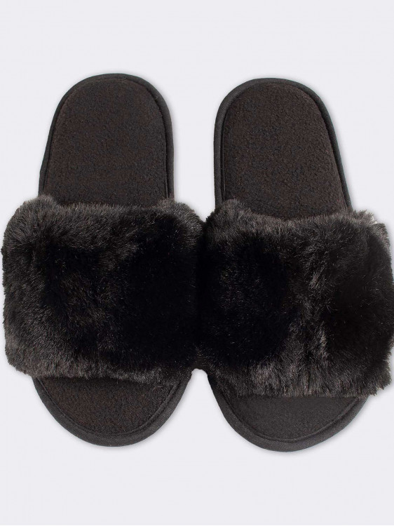 Women's slippers with solid color fur
