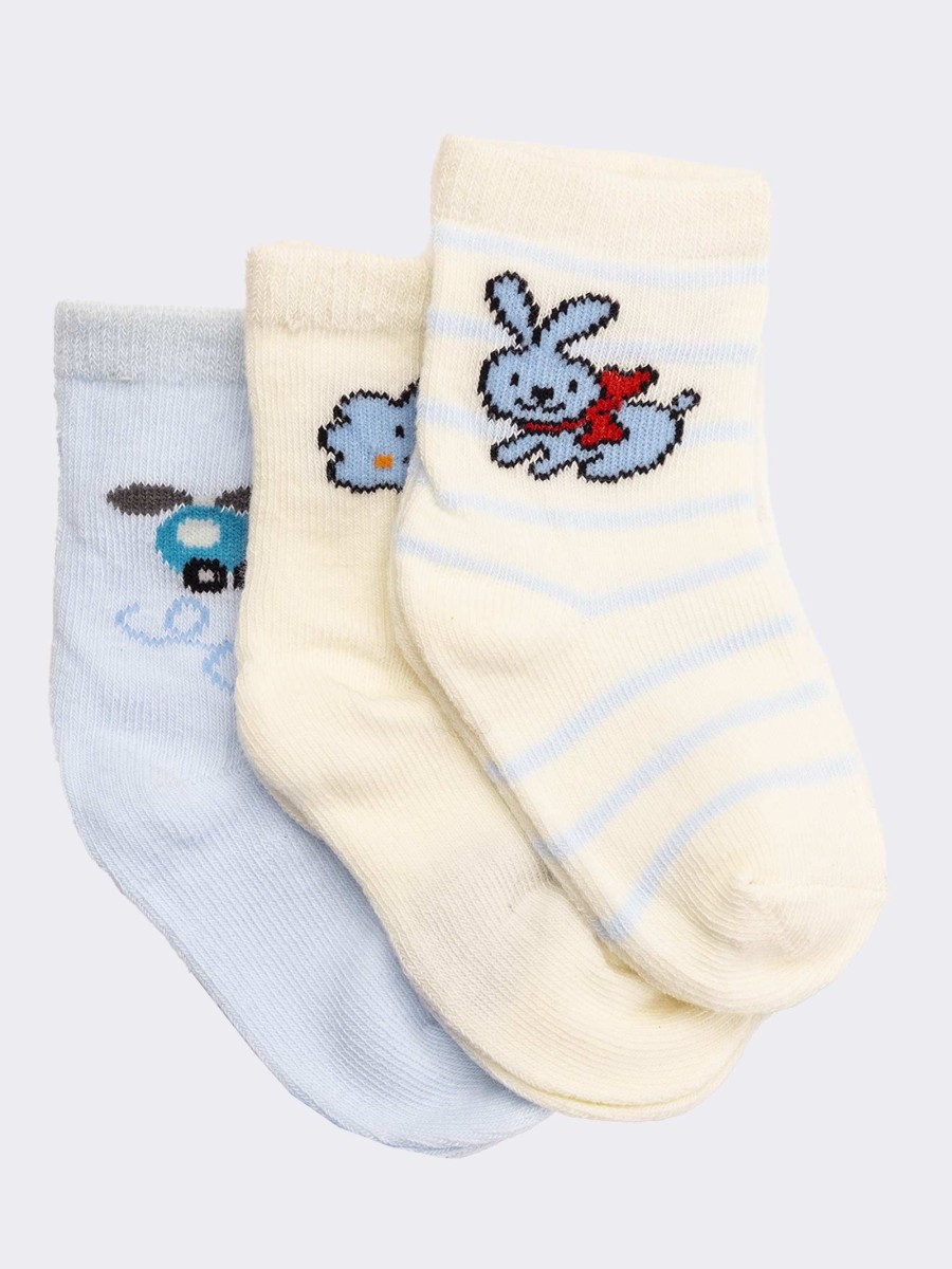 Three patterned baby socks in warm cotton - gift pack with Rattle 