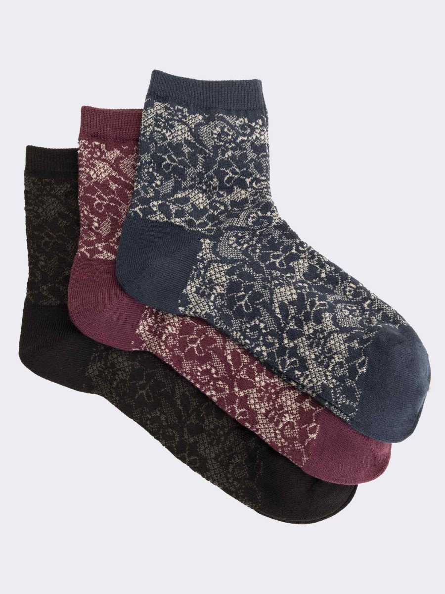 Three flower patterned women's short socks in warm cotton