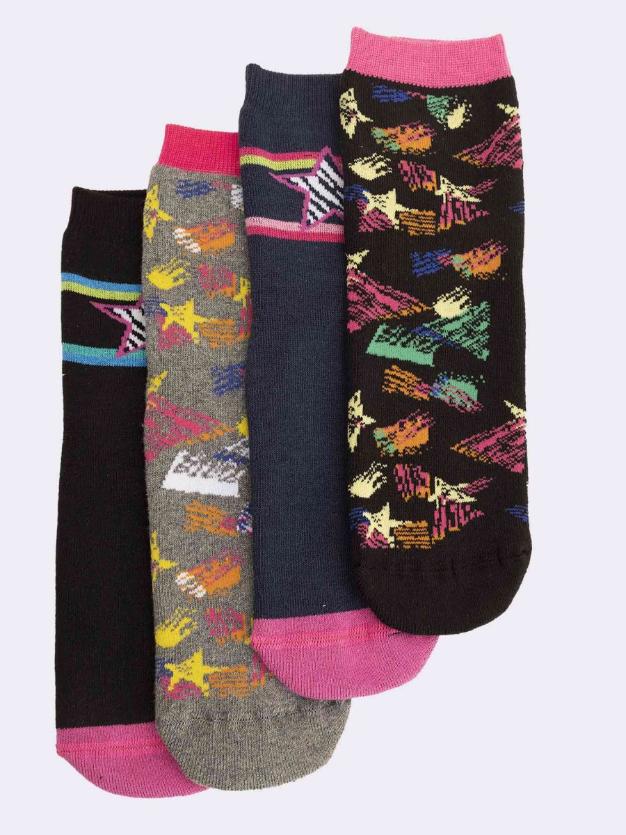 Four pairs of anti-slip star patterned socks for girls
