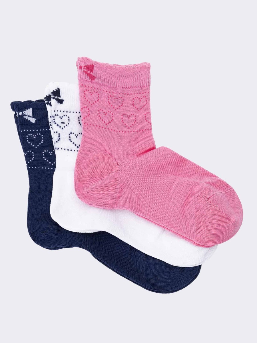 Trio von kurzen Mädchensocken mit Herzchenmuster aus frischer Baumwolle