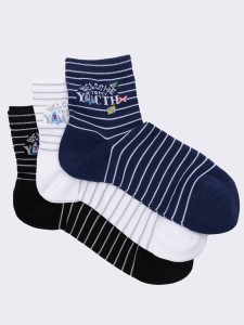 Trio von kurzen Yacht gemusterten Kindersocken in frischer Baumwolle