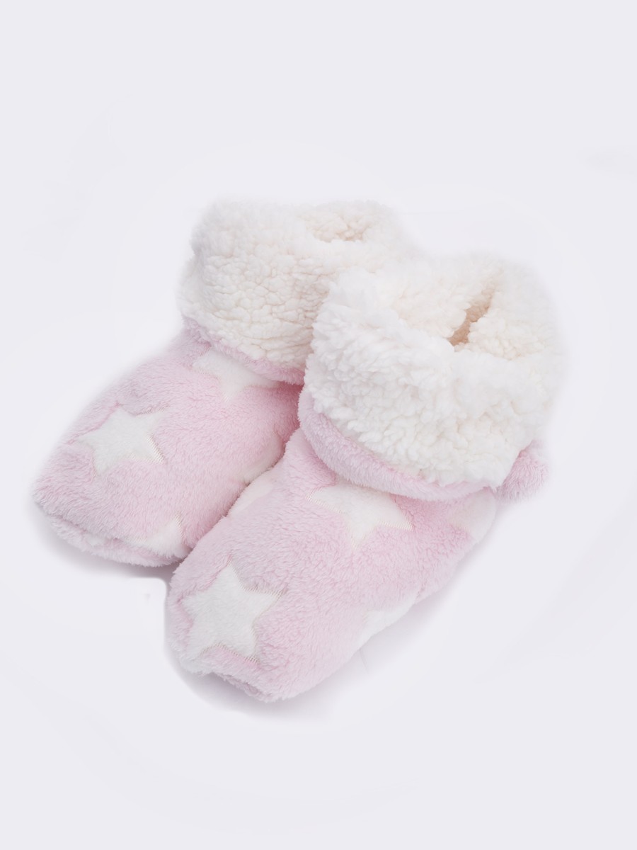 Two pairs of star patterned women's slippers with warm inside