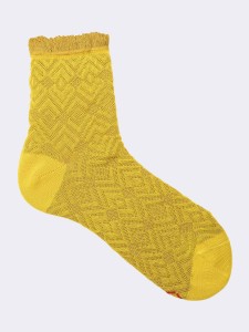 Women's openwork triangle patterned crew socks in cool cotton