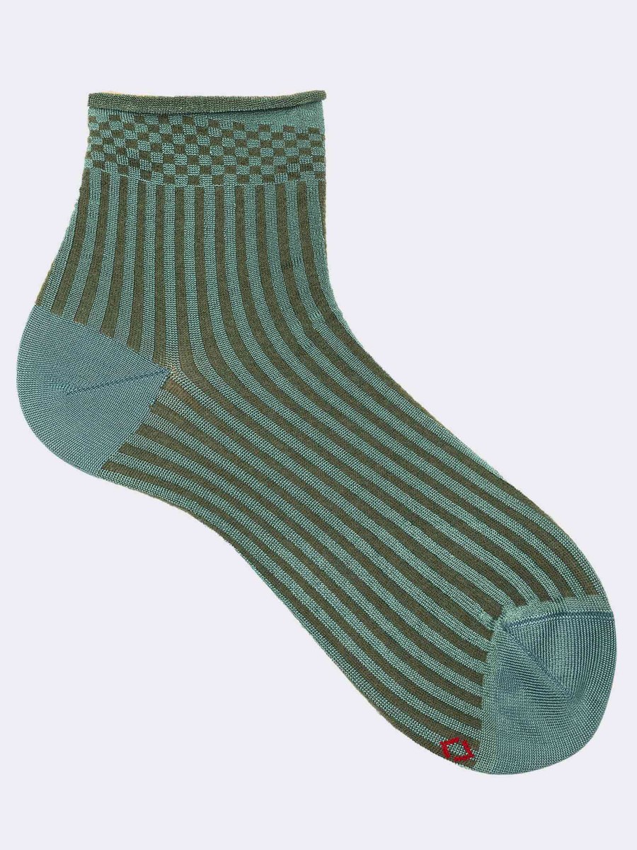 Women's ribbed patterned crew socks in cool cotton