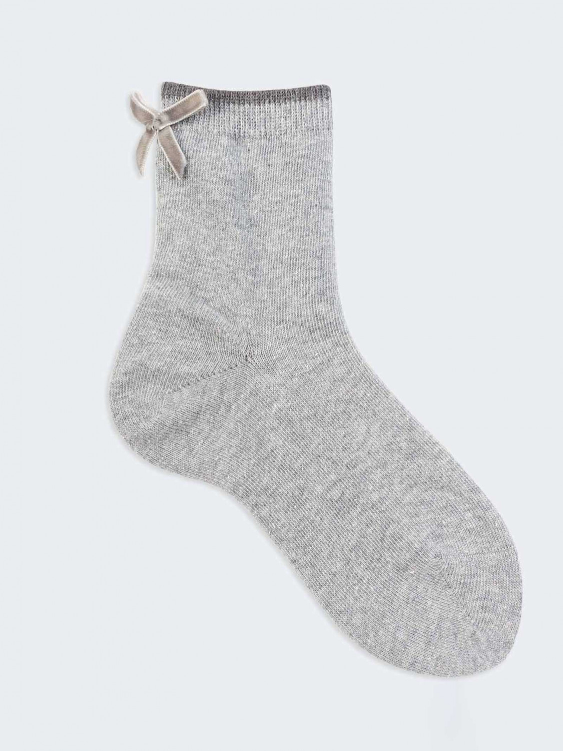 Schicke kurze Socken für Mädchen mit Samtschleife