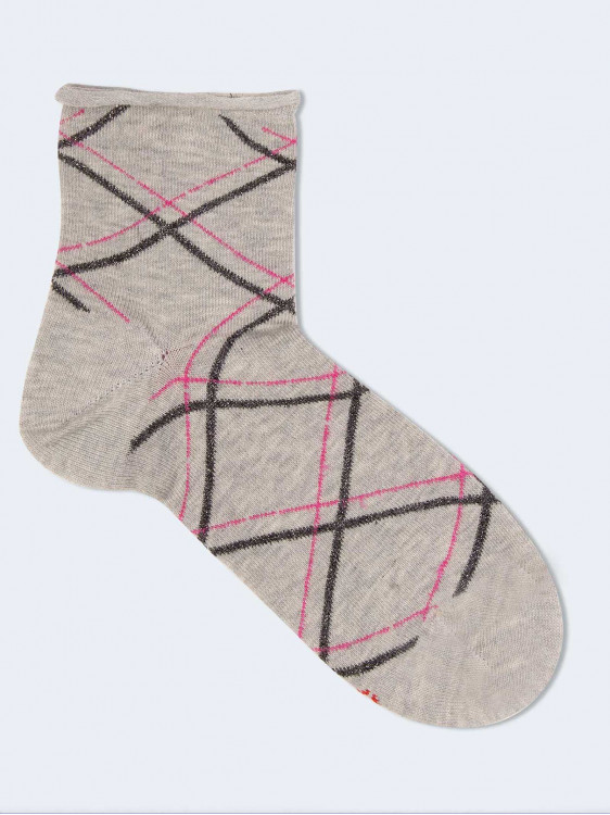 Rhombus patterned short socks for girl